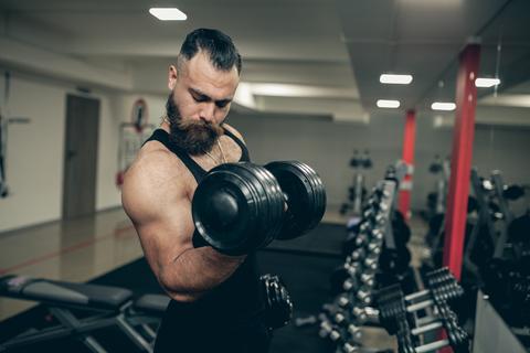 beneficios de usar mancuernas