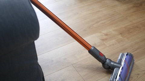 aspiradora escoba dyson v10 absolute cepillo