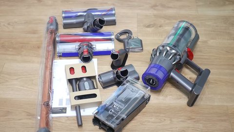 aspiradora escoba dyson v10 absolute detalle