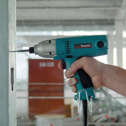 atornillador electrico makita 6952 detalle