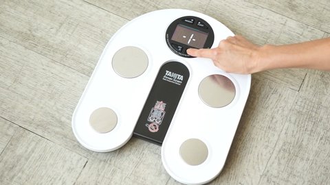 bascula de baño inteligente tanita um 076 detalle