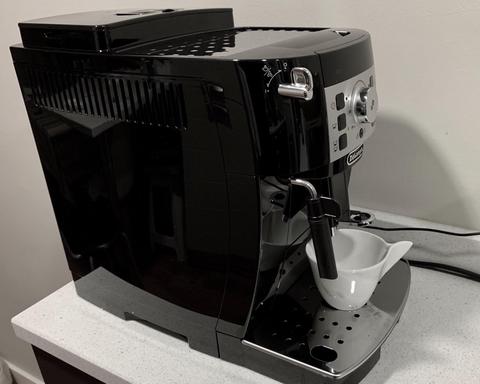 cafetera automatica delonghi magnifica s ecam detalle