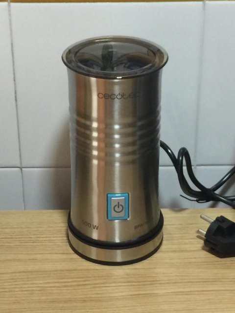 calentador de leche cecotec power latte spume 4000 detalle