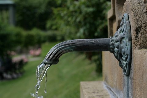 fuente dispensador de agua
