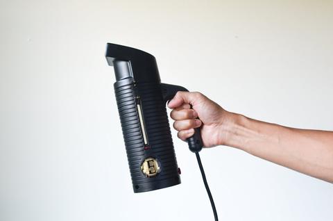 beneficios de una plancha de vapor vertical