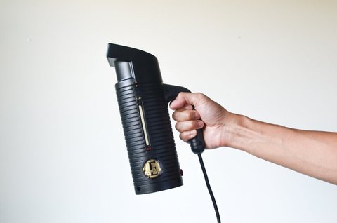 beneficios de una plancha de vapor vertical