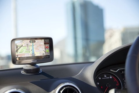 manos libres coche tomtom go 620 detalle