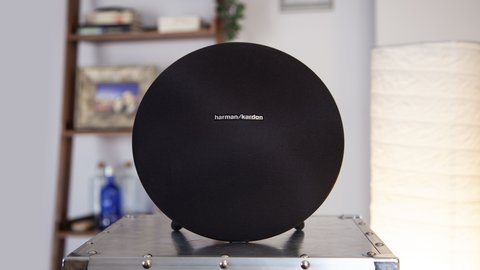 harman kardon onyx studio 4