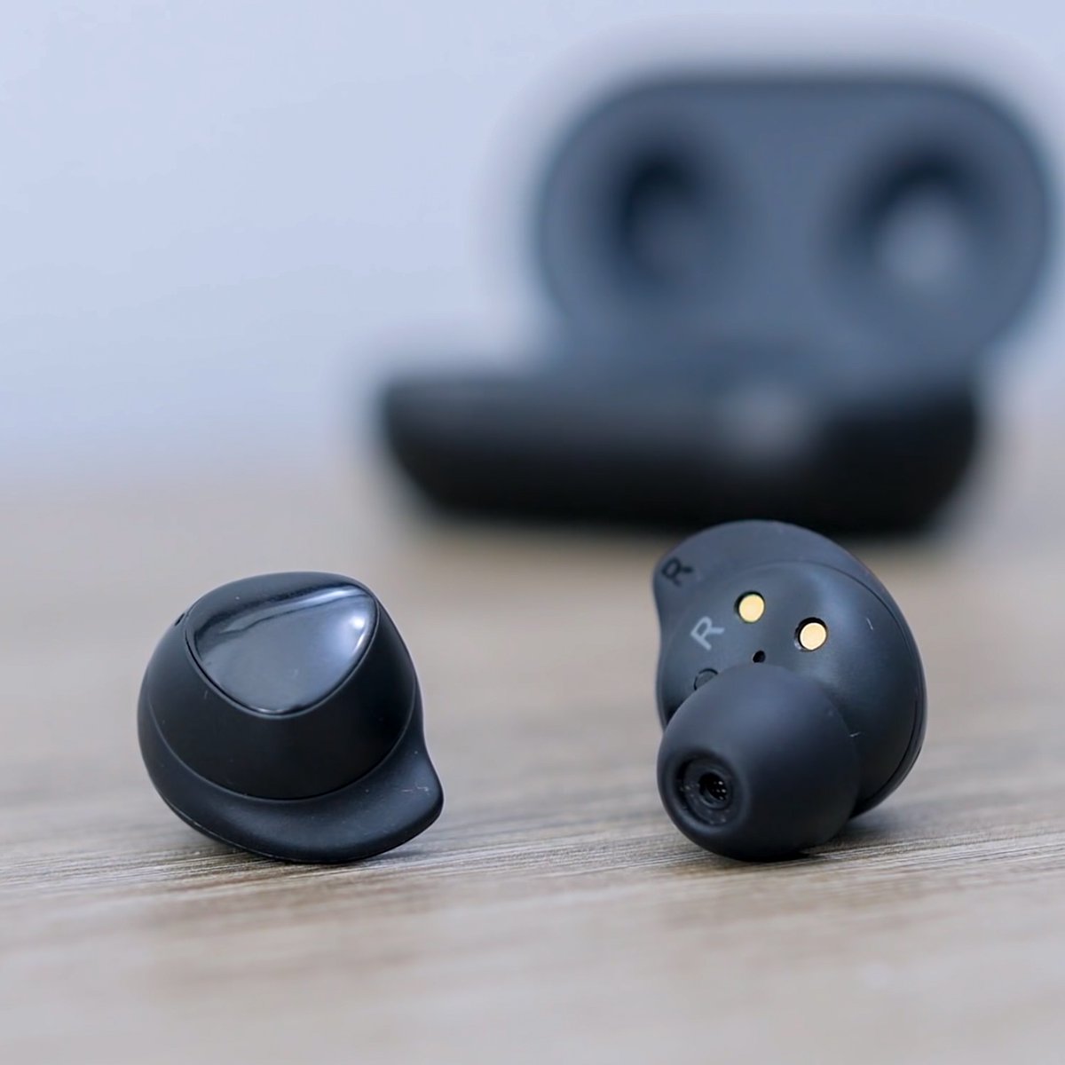 galaxy buds puestos