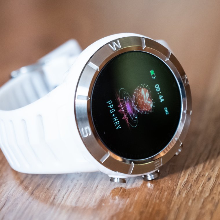 El No.1 DT08 es un buen reloj multifunción, pero es un mal smartwatch