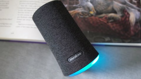 soundcore flare mini excelente construcción y sonido con un toque de luz