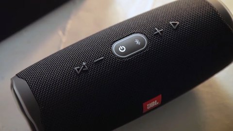 jbl charge 4 controles