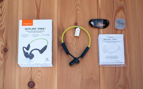 creative outlier free plus accesorios