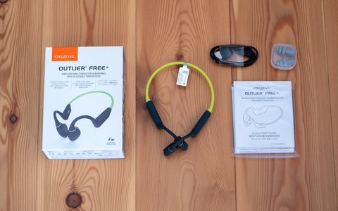 creative outlier free plus accesorios