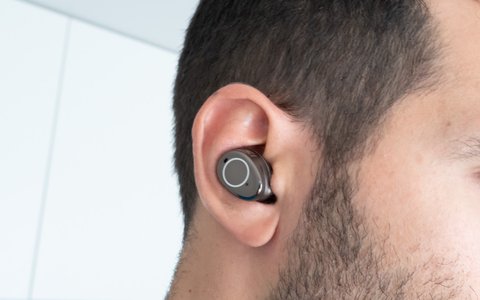 creative outlier pro oreja