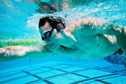 lanzamiento creative outlier free y free pro natacion