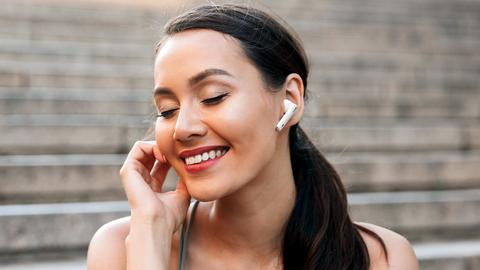 tronsmart lanza sus nuevos auriculares onyx ace pro t w s compatibles con los códecs qualcomm apt x adaptive