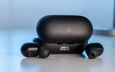 haylou gt1 tws caja conector usb