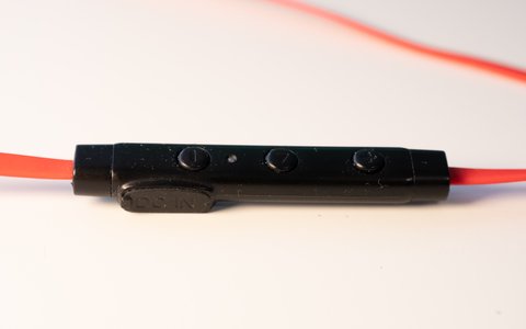 auriculares soundpeats botones