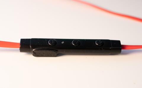 auriculares soundpeats botones