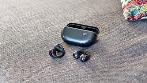 review de los auriculares sound p e a t s pearl clip pro con diseño de clip