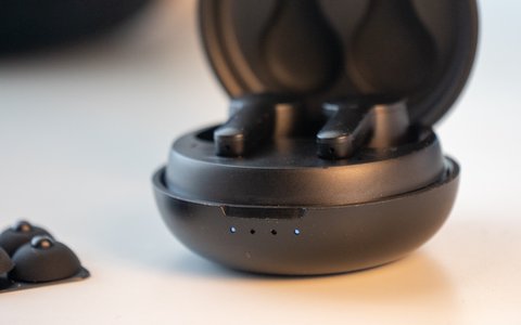 tribit flybuds nc leds