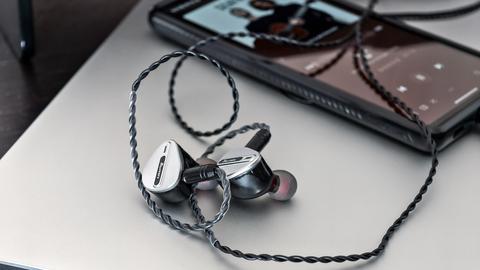 reseña de los kiwi ears airoso un i e m híbrido aireado y equilibrado