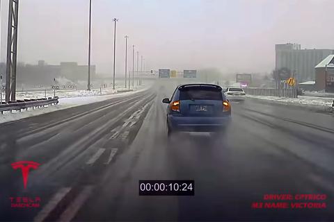 autopilot tesla hielo derrape accidente