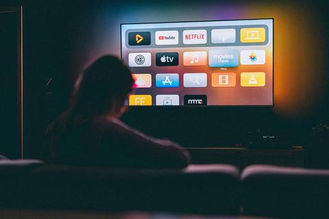 maratones de series y microgastos la factura del ocio en casa