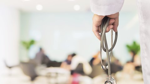 guía sobre el seguro médico para extranjeros en españa