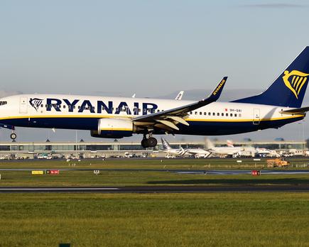 pasajero casi succionado ventanilla avion ryanair