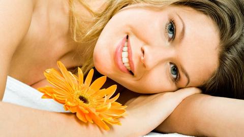 cómo puede afectar un brote de endometriosis a tu piel