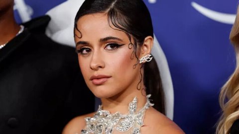 ¿ cómo peinar los baby hairs para un resultado glam?