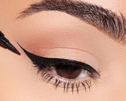 ¿ cómo hacerte el eyeliner para que quede perfecto? trucos y los mejores
