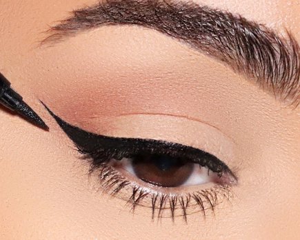 ¿ cómo hacerte el eyeliner para que quede perfecto? trucos y los mejores