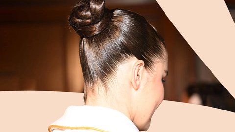 el moño con forma de rosa va a ser la tendencia más elegante para esta primavera