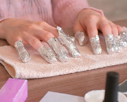 ¿ cómo quitarse el esmalte semipermanente de uñas en casa?