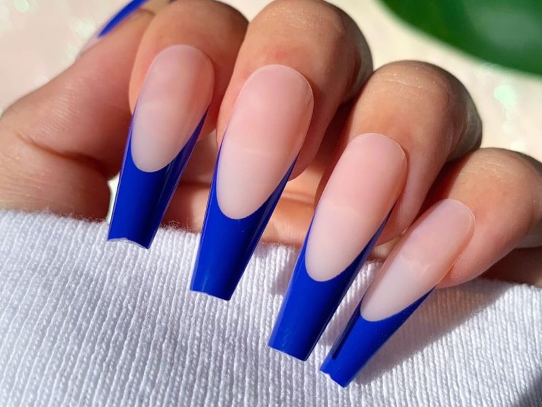 Uñas multicolor en tonos azules  Multicolored nails Blue ombre nails  Nail colors