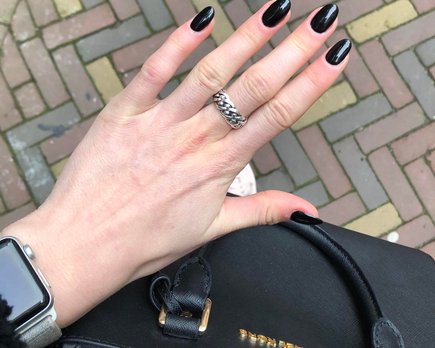 las mejores ideas de uñas negras para inspirarte en 2023