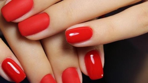 las mejores ideas de uñas rojas para inspirarte en 2023