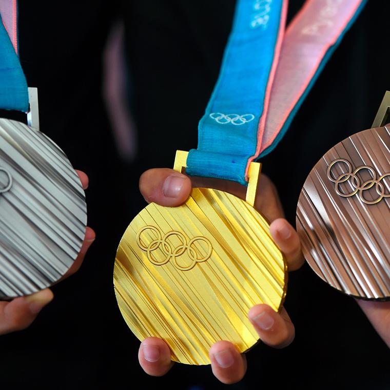 medallistas olimpicos plata bronce feliz