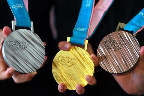 medallistas olimpicos plata bronce feliz