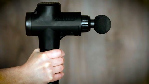 como utilizar una pistola de masaje