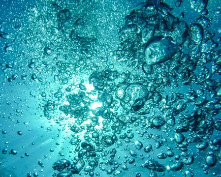 waterproof vs water resistant la verdad sobre la resistencia al agua