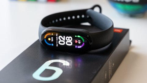 análisis de la xiaomi mi band 6 a rey muerto, rey puesto