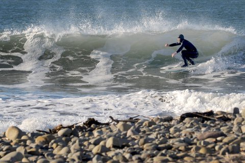 cuando es mejor hacer surf con marea alta o baja