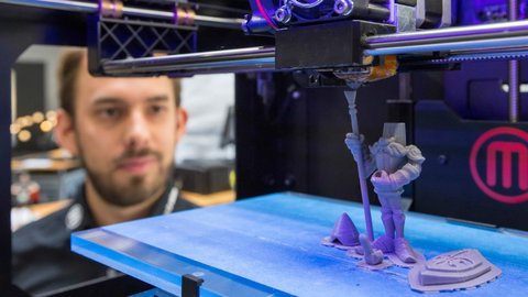 como ganar dinero con impresoras 3d