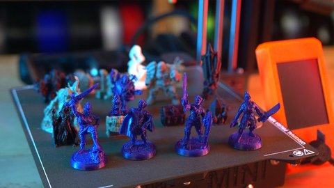 como ganar dinero con impresoras 3d miniaturas
