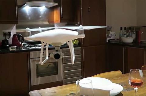 dron volar interior