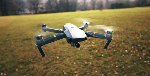 dji mavic pro volando exterior